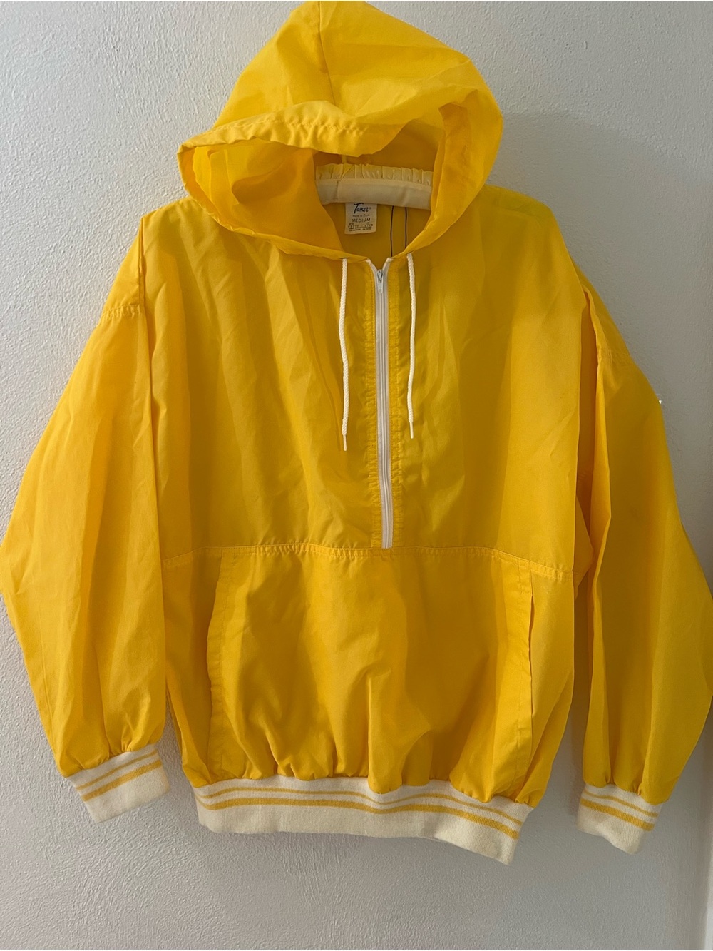 Vintage Weather Tamer Yellow Hooded Windbreaker Pullover 100% Nylon 1/4 zip up